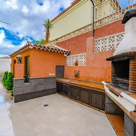 - 3 Bedroom House With Pool Hébergement de vacances *
