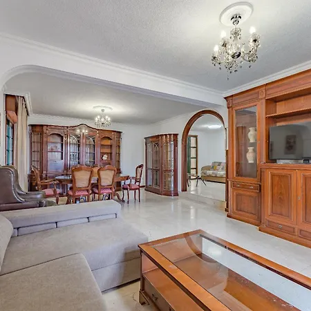 - 3 Bedroom House With Pool