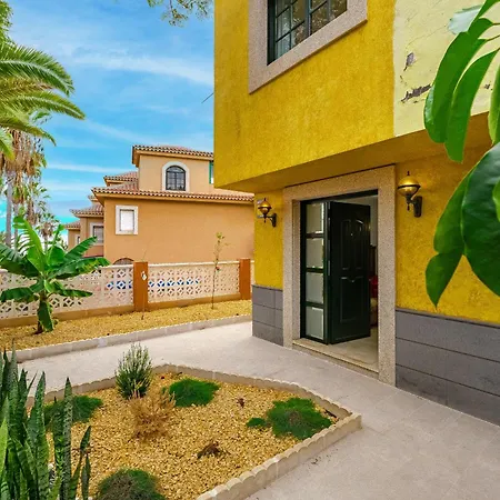 - 3 Bedroom House With Pool Hébergement de vacances *