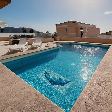 - 3 Bedroom House With Pool Vakantiehuis