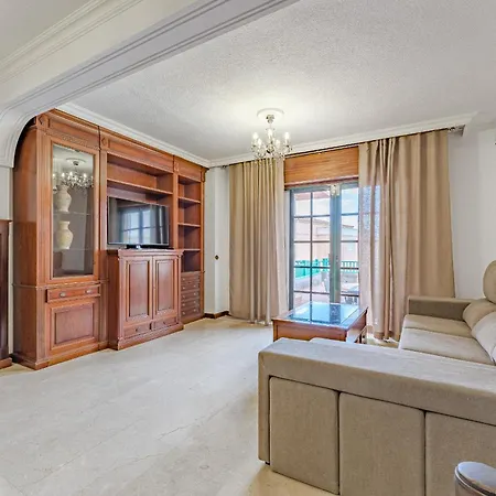 Vakantiehuis - 3 Bedroom House With Pool *