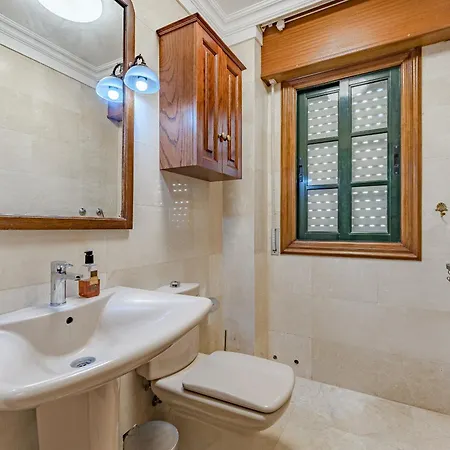 Vakantiehuis - 3 Bedroom House With Pool *