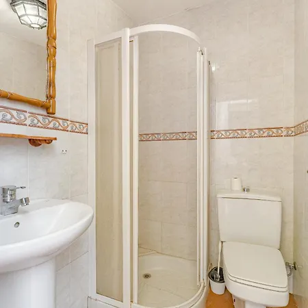Vakantiehuis - 3 Bedroom House With Pool *