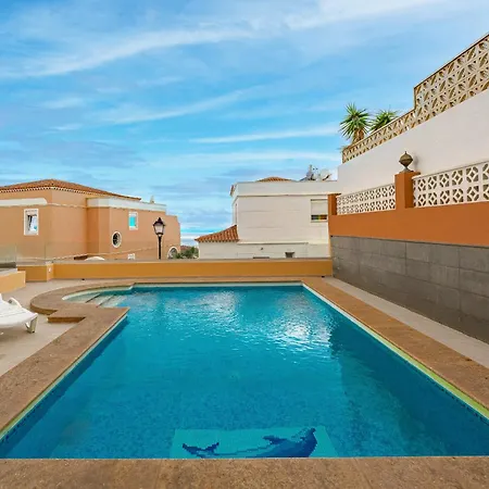 - 3 Bedroom House With Pool Vakantiehuis