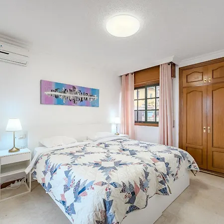 - 3 Bedroom House With Pool Vakantiehuis