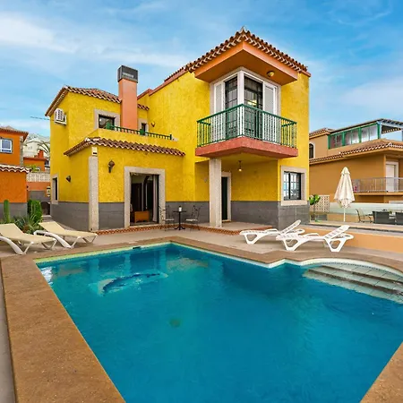 Vakantiehuis - 3 Bedroom House With Pool
