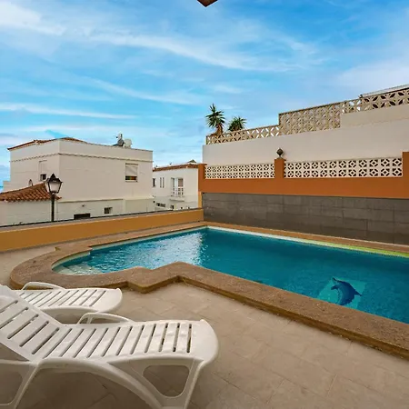 - 3 Bedroom House With Pool Vakantiehuis