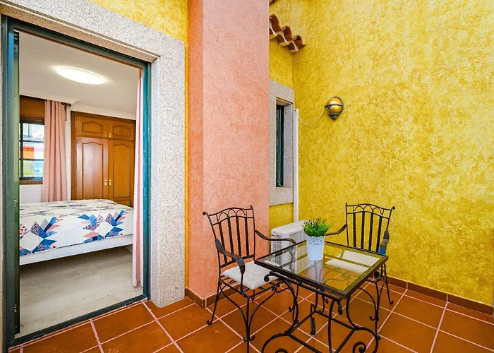 بيت للعطل - 3 Bedroom House With Pool