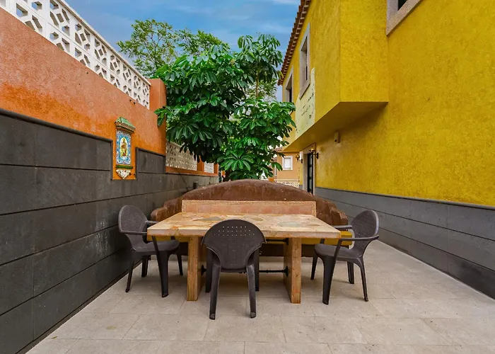 بيت للعطل - 3 Bedroom House With Pool