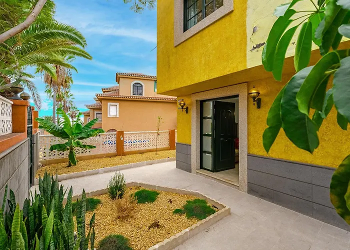 - 3 Bedroom House With Pool بيت للعطل *