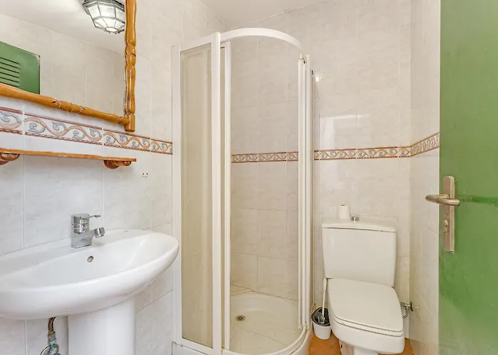 بيت للعطل - 3 Bedroom House With Pool *